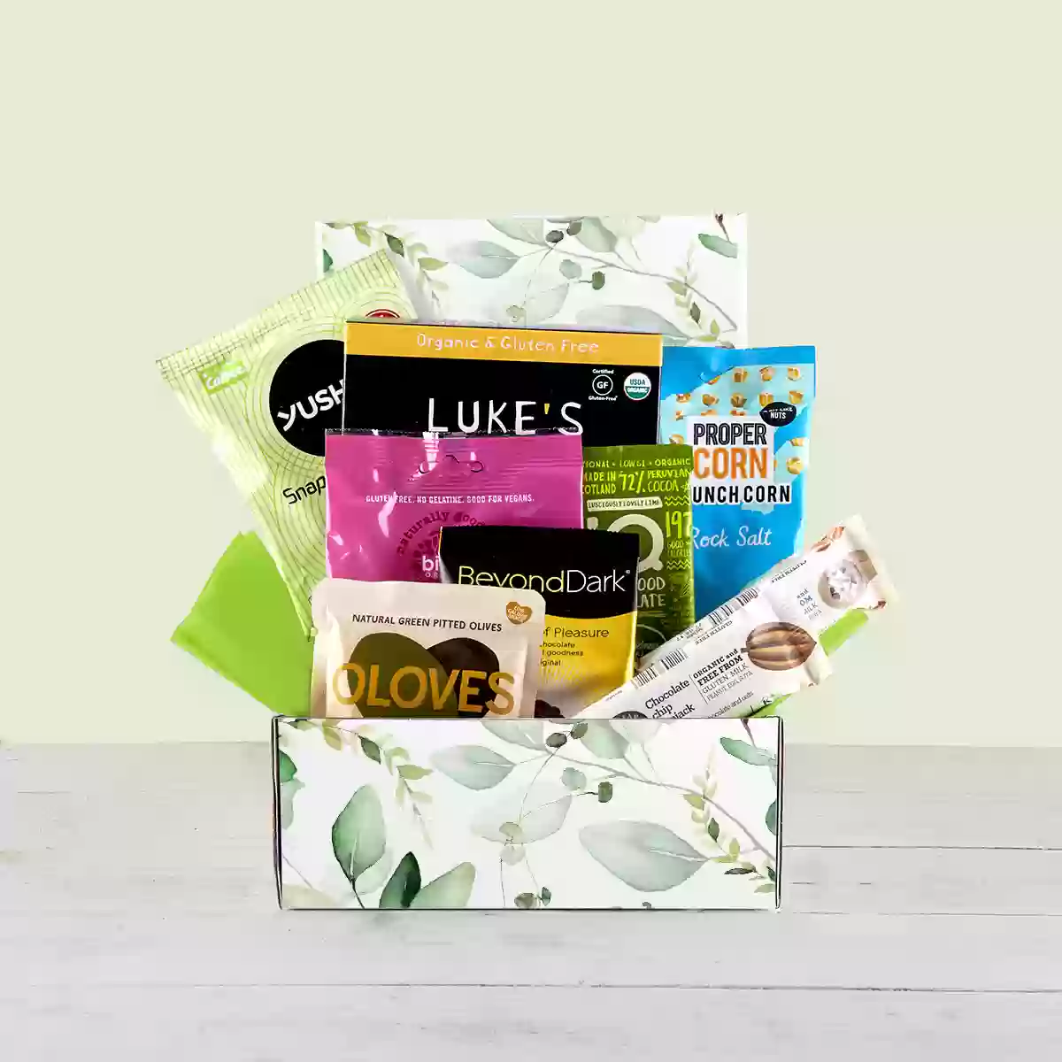 'Don't Go Nuts' Nut-Free Hamper Snack Box -6943